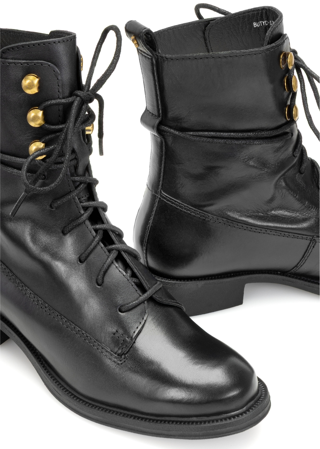 Čierne dámske kožené topánky so šnurovaním BUTYD-1202-99(Z25)