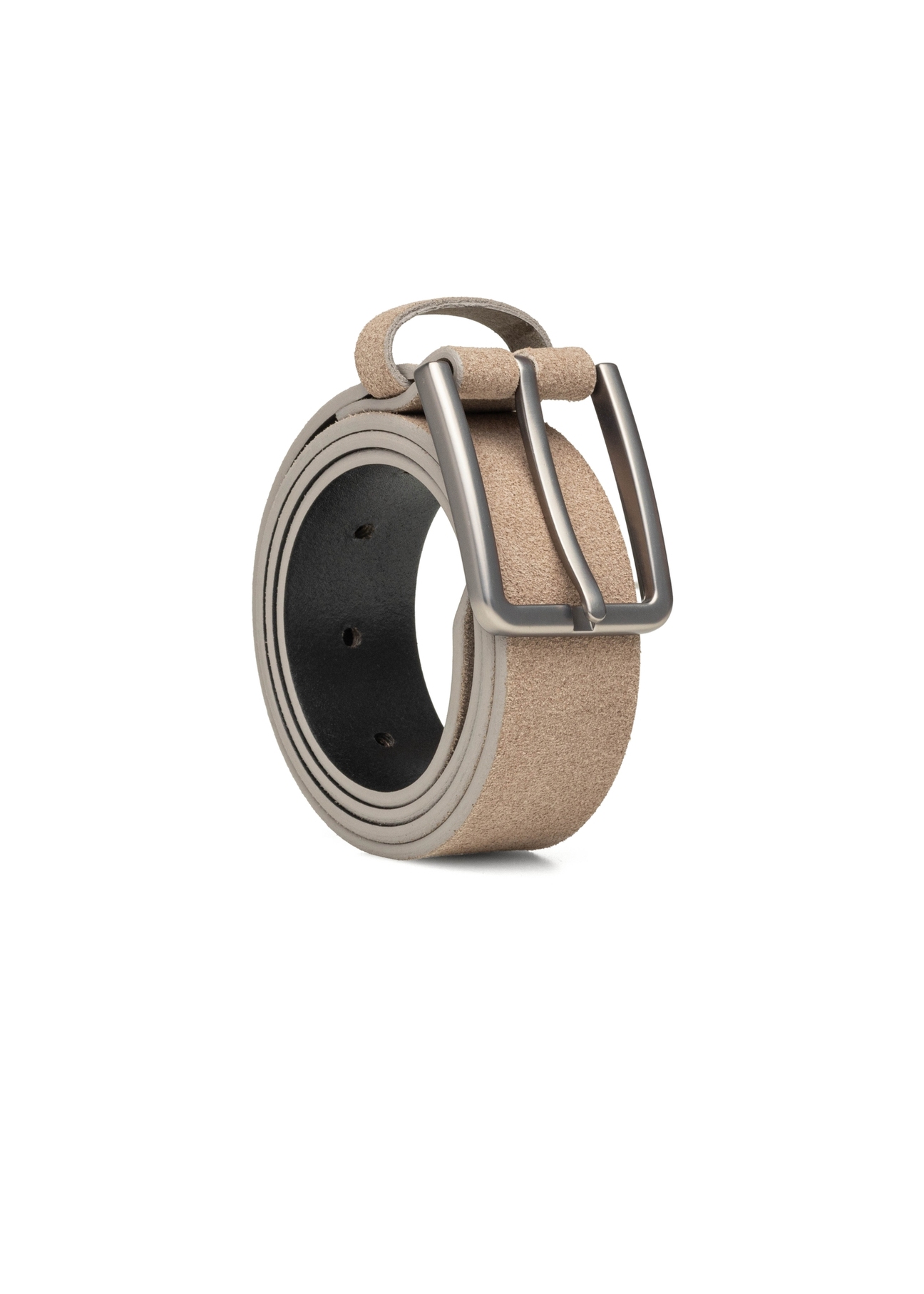 Pánsky semišový opasok béžovej farby PASMS-0275-1K(W26) - diagonálny pohľad na produkt, na bielom pozadí.