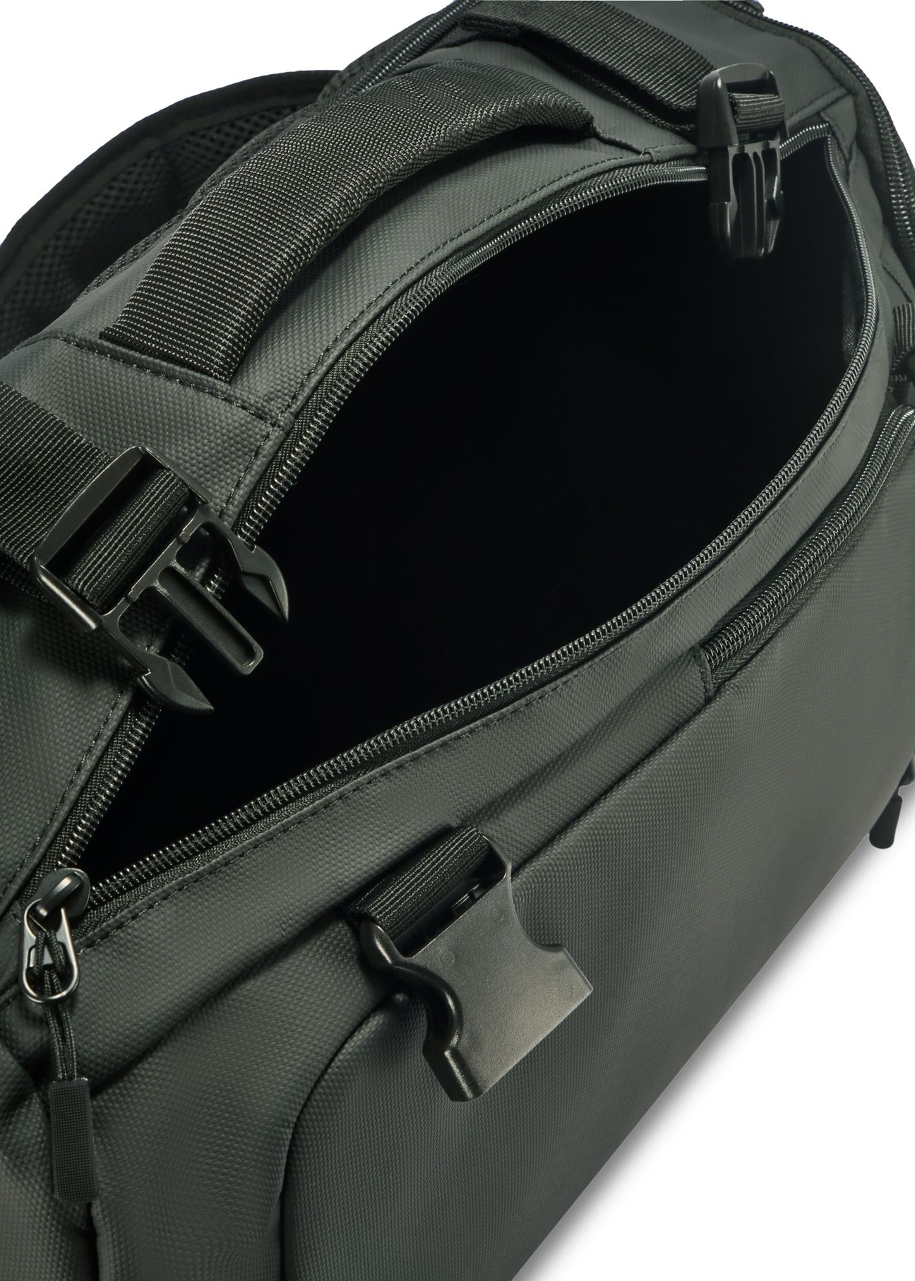 Pánsky cestovný batoh TORMN-0364-99(Z25) - pohľad zhora na otvorený produkt na bielom pozadí.