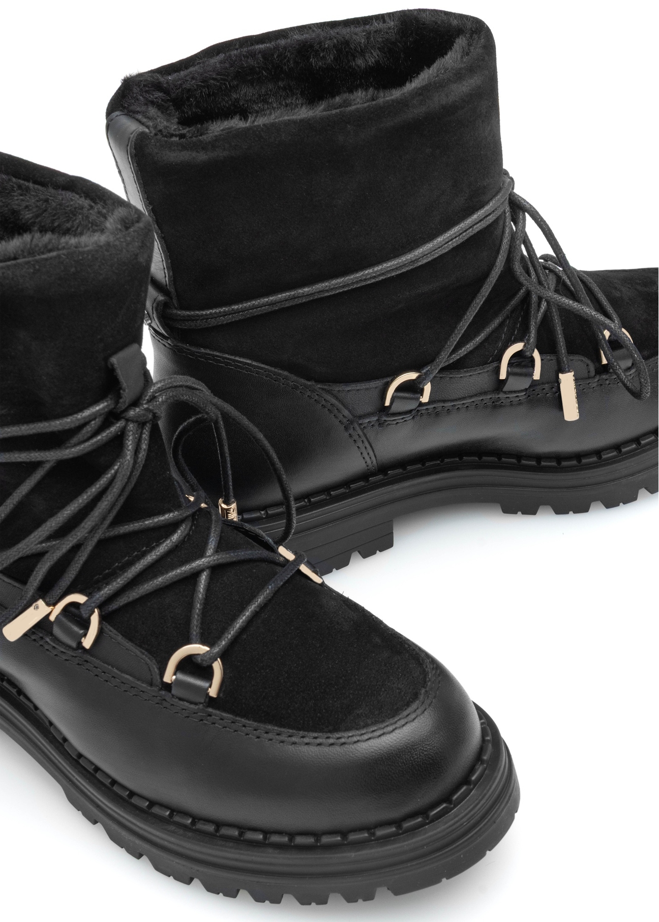 Čierne semišové dámske snehule BUTYD-1201-99(Z25), detail produktu na bielom pozadí.