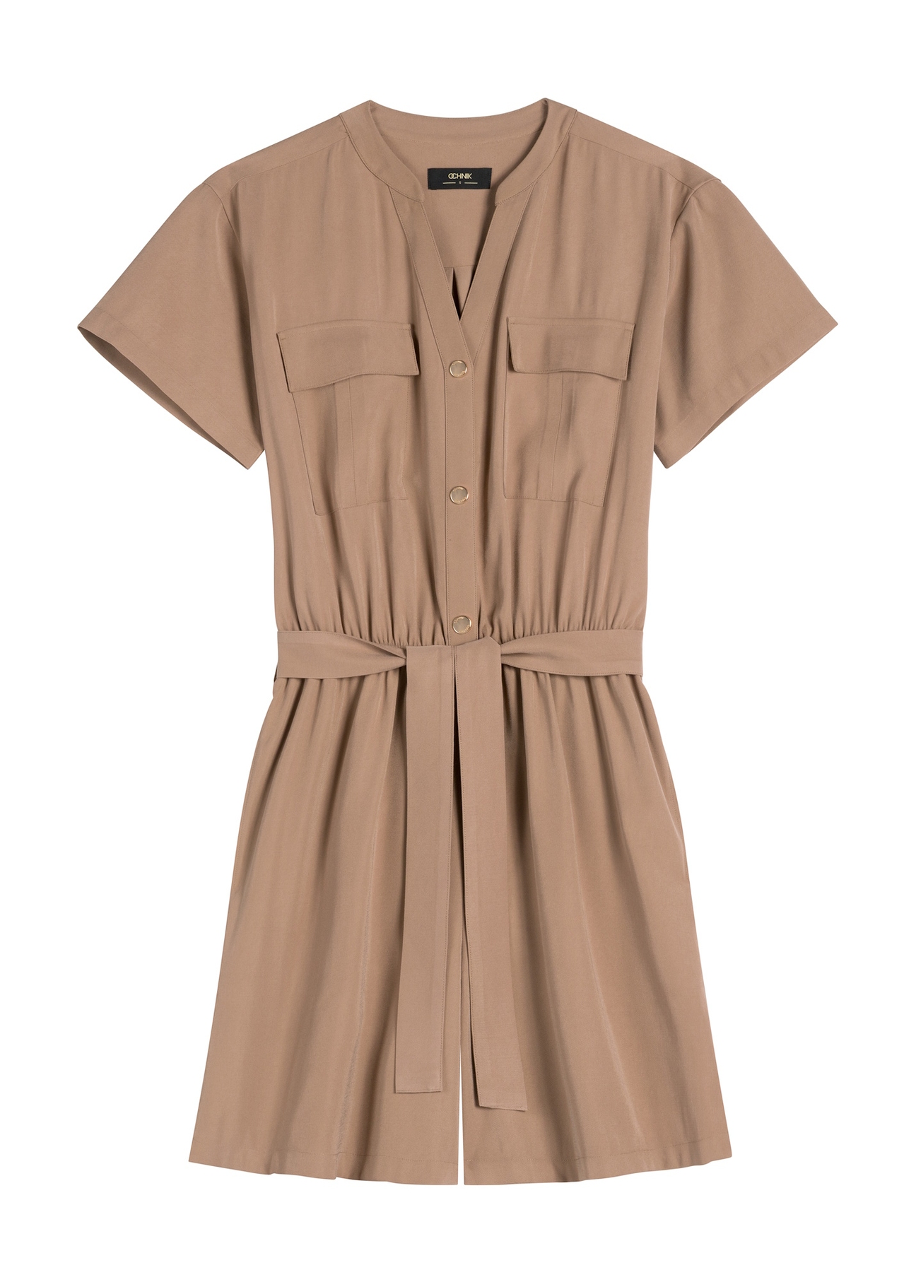 Dámsky krátky viskózový overal KOBDT-0014-1D(W26), pohľad spredu na bielom pozadí.