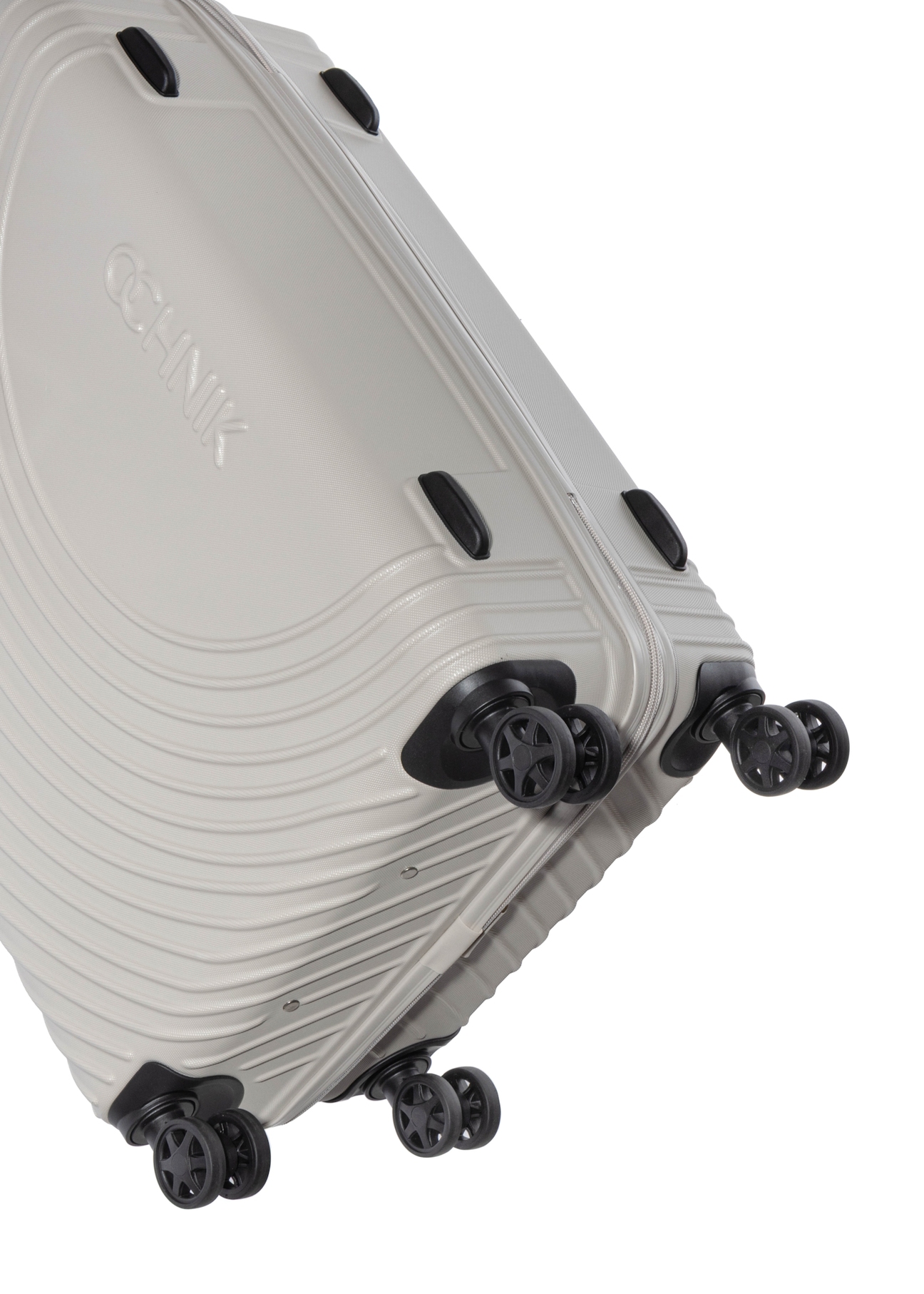 Malý kufor na kolieskach WALAB-0088-1A-19(W26), detailný záber na kolieska produktu na bielom pozadí.