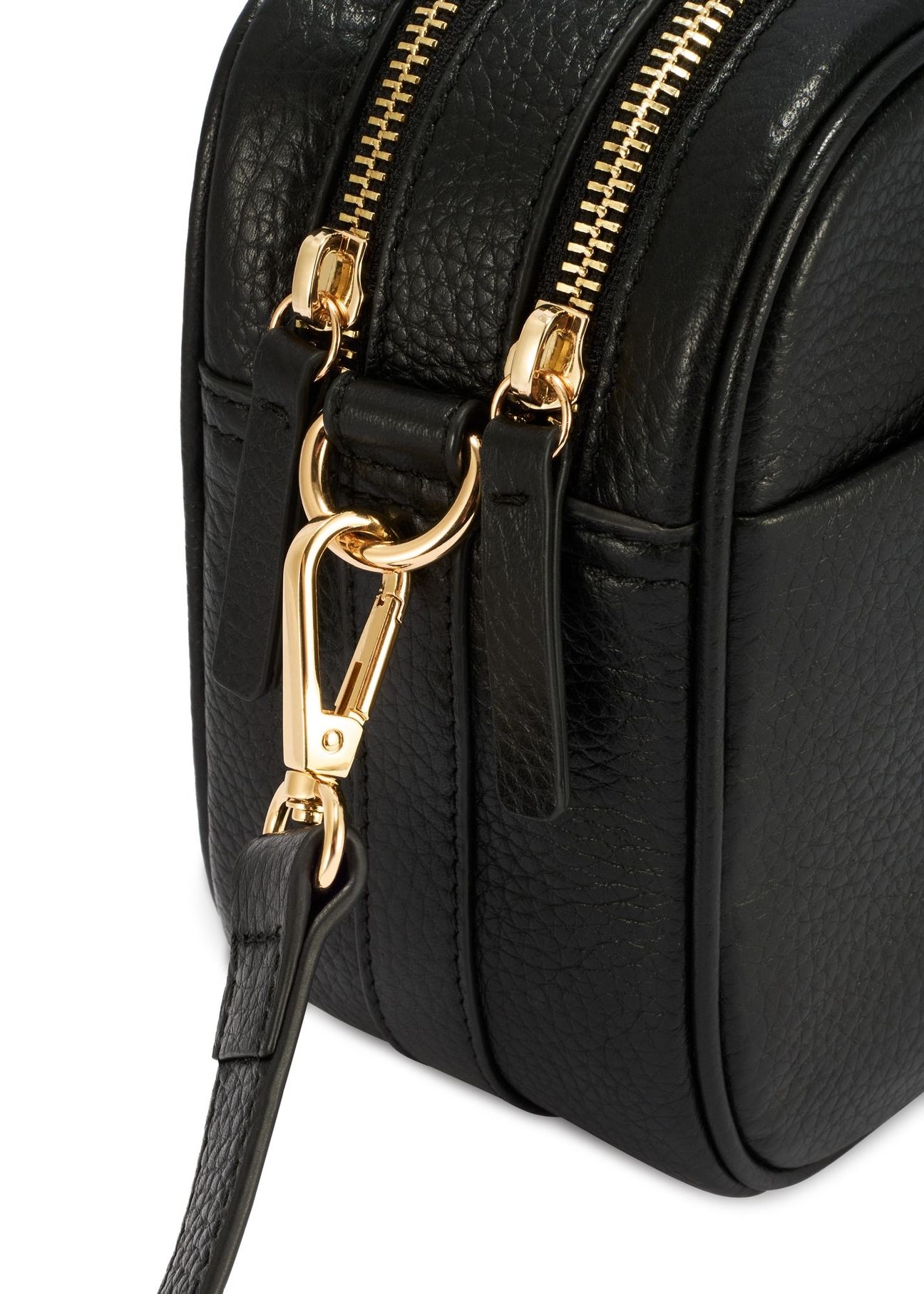 Čierna malá dámska kožená kabelka TORES-1284-9I(W26) - detailný záber, na bielom pozadí.