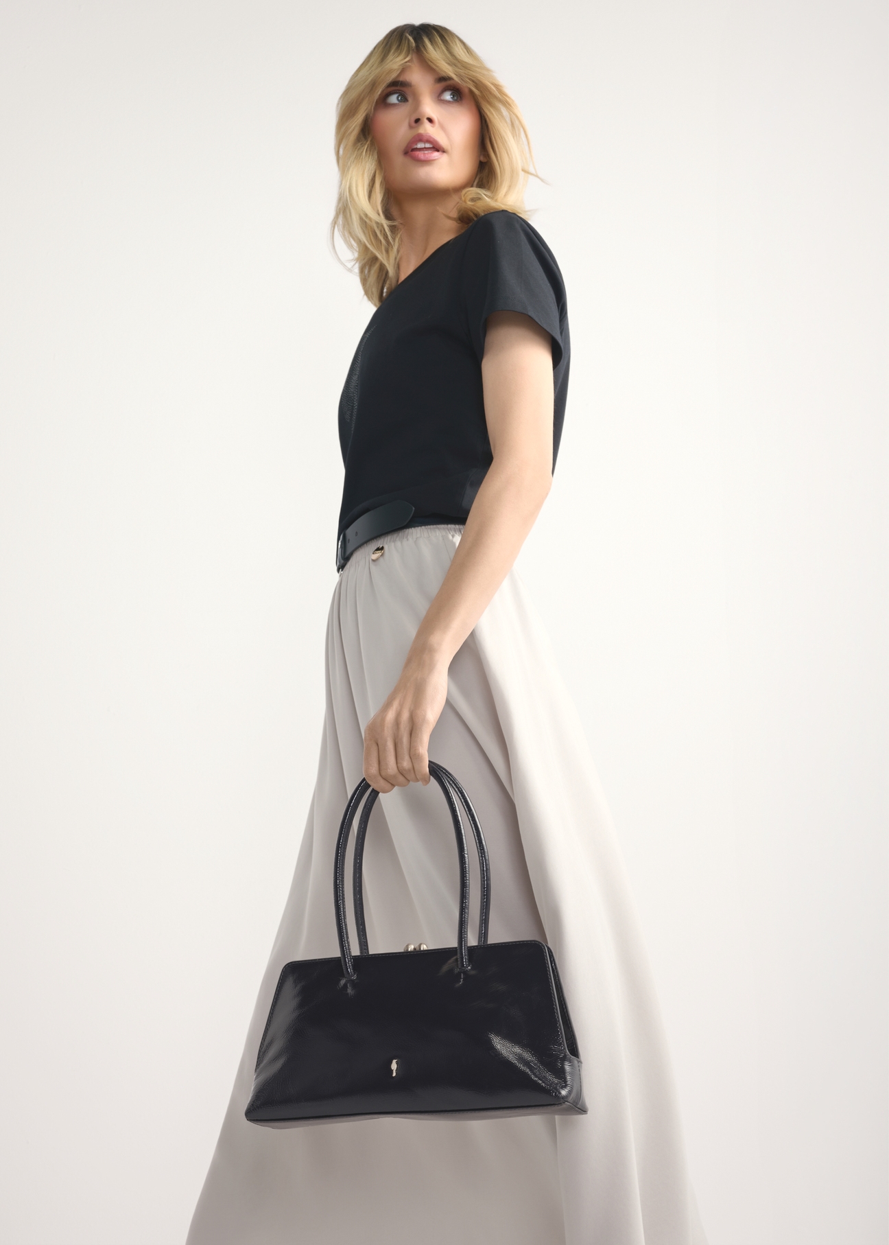 Malá kožená dámska kabelka v tmavo modrej farbe TORES-1293-7EW26)