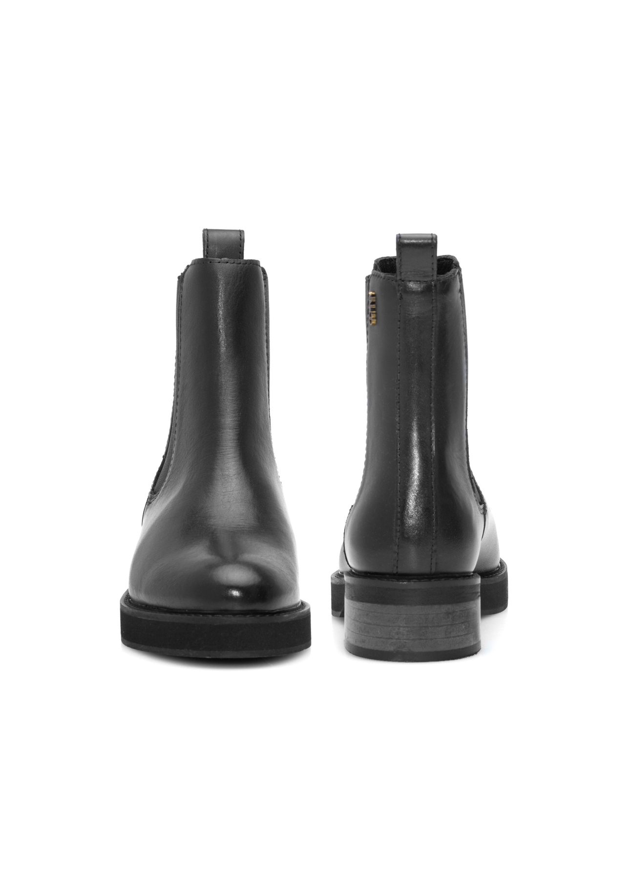 Dámske čierne kožené čižmy Chelsea BUTYD-1196-99(Z25), pohľad na produkt spredu a zozadu na bielom pozadí.