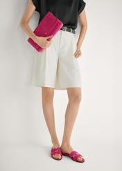 Dámske fuchsiové žabky BUTYD-0725D-5E(W26), pohľad spredu na produkt na nohách modelky.