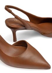 Hnedé lodičky s otvoreným podpätkom BUTYD-1078A-1D(W26), detail produktu na bielom pozadí.