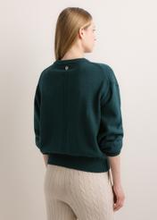 Tyrkysový dámsky oversize sveter SWEDT-0280-7F(Z26), pohľad na produkt zozadu na modelke. Viditeľná polovica siluety.