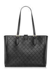 Čierna dámska kabelka s monogramom TOREC-0831A-98(Z25) - pohľad na produkt zozadu na bielom pozadí.