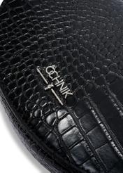 Čierna polkruhová dámska kabelka cez rameno TOREC-1184-9G(W26), detail produktu na bielom pozadí.