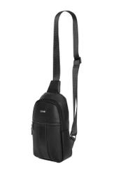 Čierna pánska kožená crossbody kabelka TORMS-0538-9I(Z26), diagonálny pohľad na produkt na bielom pozadí.