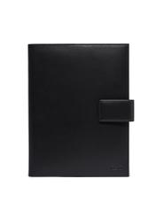 Čierne kožené puzdro na notebook PORMS-0718-99(Z26), pohľad spredu na svetlom pozadí.