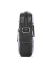 Čierna malá kožená pánska taška TORMS-0498-99(W26) - bočný pohľad na produkt, na bielom pozadí.