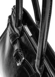 Čierna elegantná dámska kabelka TOREC-1065-99(Z25), detailný záber produktu na bielom pozadí.