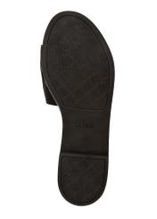 Dámske semišové žabky v tmavohnedej farbe BUTYD-1255-1I(W26), pohľad na podrážku výrobku na bielom podklade.