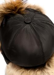 Dámska čiapka s prírodnou kožušinou z mývala CZADF-0048-99(Z25), detailný záber na produkt, pohľad na bielom pozadí.