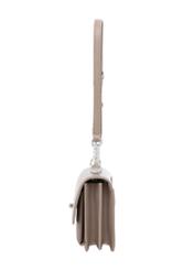 Malá dámska kabelka s elegantným zapínaním v chladnej béžovej farbe TOREC-1322-1K(Z26) - bočný pohľad na produkt, na bielom podklade.