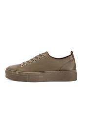 Dámske kožené tenisky v chladnej béžovej farbe BUTYD-1062-1K(W26) - pohľad na produkt z boku, na bielom podklade.