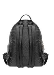 Čierny dámsky batoh s monogramom TOREN-0280A-99(W25), pohľad na produkt zozadu na bielom pozadí.