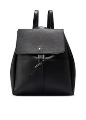 Čierny stredne veľký dámsky batoh TOREC-1132-99(W26) - pohľad na produkt spredu, na bielom pozadí.