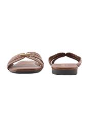 Dámske žabky v ťavej farbe s prešívaním BUTYD-1223-1D(W26), pohľad spredu a zozadu na výrobok na bielom podklade.