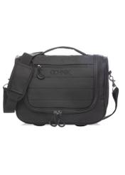 Čierna veľká kozmetická taška WALNY-0045-99-14(W26), pohľad spredu na bielom pozadí.