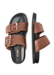 Dámske žabky z ťavej kože BUTYD-1161-1D(W26), pohľad na produkt zhora na bielom pozadí.