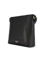 Čierna kožená dámska kabelka TORES-1265-9I(W26) - diagonálny pohľad na produkt, na bielom pozadí.