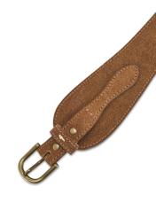 Dámsky opasok PASDS-0330-89(Z25) z hnedej semiše, pohľad na pracku produktu na bielom pozadí.