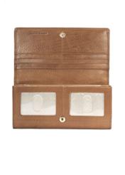 Veľká hnedá kožená dámska peňaženka PORES-0962-1F(W26), pohľad na produkt vo vnútri na bielom pozadí.