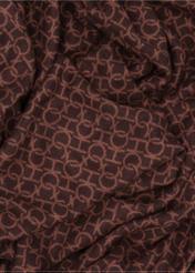 Dámska obojstranná šatka s monogramom SZADT-0235-1I(Z26) - detailný záber na detail, na bielom podklade.