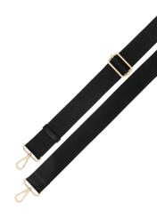 Čierna dámska kabelka s monogramom TOREC-1293-9P(Z26), pohľad na odnímateľný popruh produktu na bielom pozadí.
