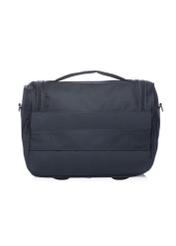 Veľká kozmetická taška v tmavomodrej farbe WALNY-0045-7D-14(W26), pohľad zozadu na produkt na bielom pozadí.