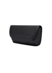 Čierne kožené puzdro PORMS-0698-99(W26), diagonálny pohľad na produkt na bielom pozadí.