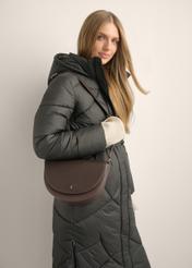 Dámska polokruhová kabelka cez rameno v hnedej farbe TOREC-1298-1I(Z26)