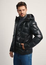 Čierna pánska kožená zateplená bunda KURMS-0376-1127(Z25) - bočný pohľad na produkt na bielom podklade.