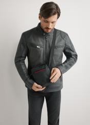 Čierna pánska taška TORMN-0400-9J(W26), pohľad na produkt na siluete modelky, na svetlom pozadí.