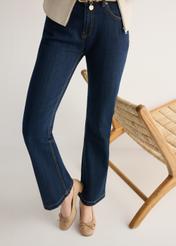 Dámske kožené lodičky béžovej farby BUTYD-1239-1B(W26), pohľad spredu na produkt na nohách modelky, na svetlom pozadí.