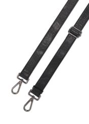 Čierna veľká kožená pánska taška TORMS-0489-99(W26) - pruhovaný vzhľad, na bielom pozadí.