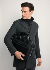 Čierna kožená pánska taška TORMS-0483-99(Z25) - pohľad na produkt spredu, modelovaný na bielom pozadí. Viditeľná polovičná silueta.