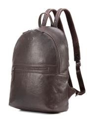 Pánsky kožený batoh tmavohnedý TORMS-0458-89(Z25), diagonálny pohľad na produkt na bielom pozadí.