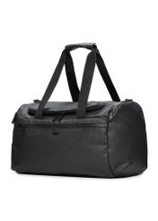 Čierna cestovná taška TORMN-0412-99(W26), diagonálny pohľad na produkt na bielom pozadí.