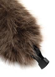 Hnedá dámska čiapka s klapkami na uši CZADF-0047-89(Z25) - detailný záber, na bielom pozadí.