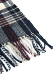 Pánsky tmavomodrý kockovaný šál SZAMT-0085-69(Z25), detail produktu na bielom pozadí.