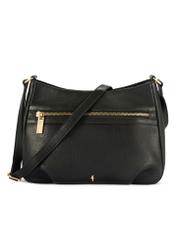 Čierna dámska kabelka cez rameno TORES-1213-9I(W26), pohľad na produkt spredu na bielom pozadí.