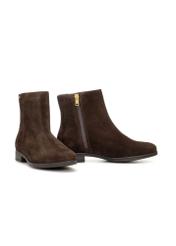 Dámske členkové čižmy z hnedej kože BUTYD-1193-89(Z25), diagonálny pohľad na produkt na bielom pozadí.