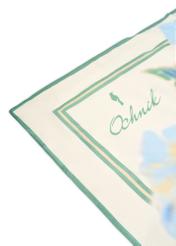 Dámska hodvábna šatka krémovej farby SZADT-0188-7B(W26), detailný záber produktu na bielom pozadí.