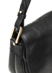 Dámska čierna kožená taška cez rameno TORES-1253-99(W26), detail produktu na bielom pozadí.