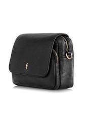 Čierna malá kožená dámska kabelka TORES-0958E-9I(W26), diagonálny pohľad na produkt na bielom pozadí.