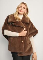 Hnedá dámska vesta KAMDP-0007-89(Z25), pohľad spredu na výrobok na modelke, viditeľná polovica siluety.